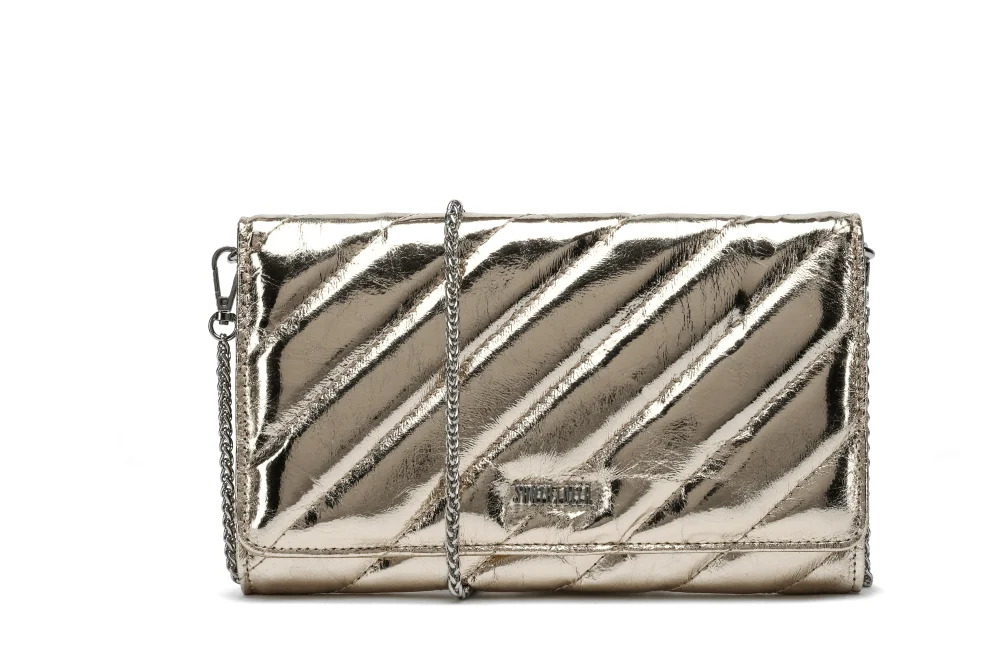 Bolsa Clutch Metalizada Dourada Alça Corrente Transversal - vista 1 de 3