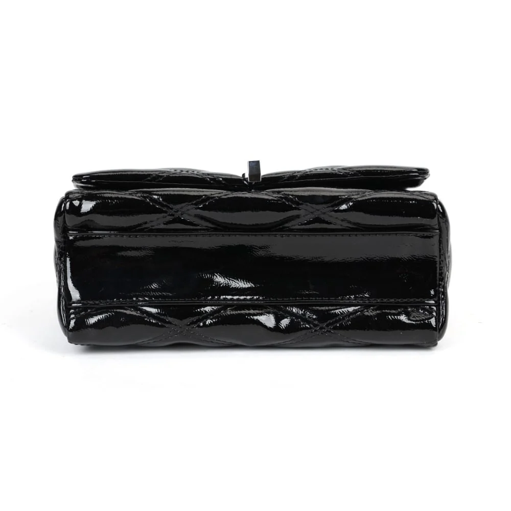 Bolsa Glossy Envernizada Preta Alça Corrente Transversal - vista 5 de 7