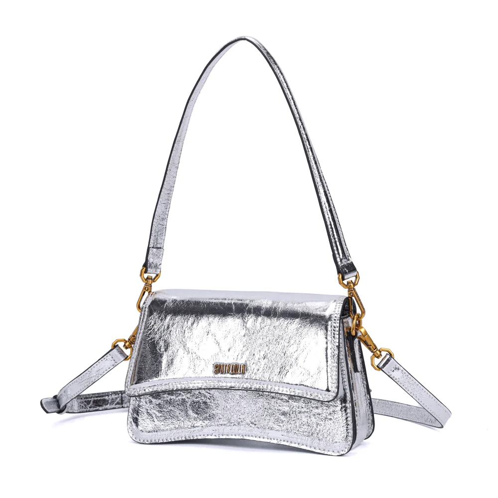 Bolsa Pequena Metalizada Crinkle Prata Alça de Ombro - vista 2 de 5