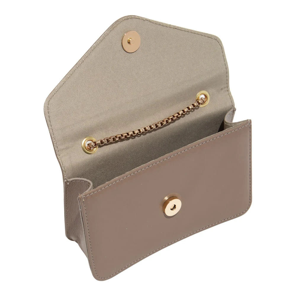 Bolsa Envelope Couro Soft Cinza Alça Transversal - vista 3 de 3