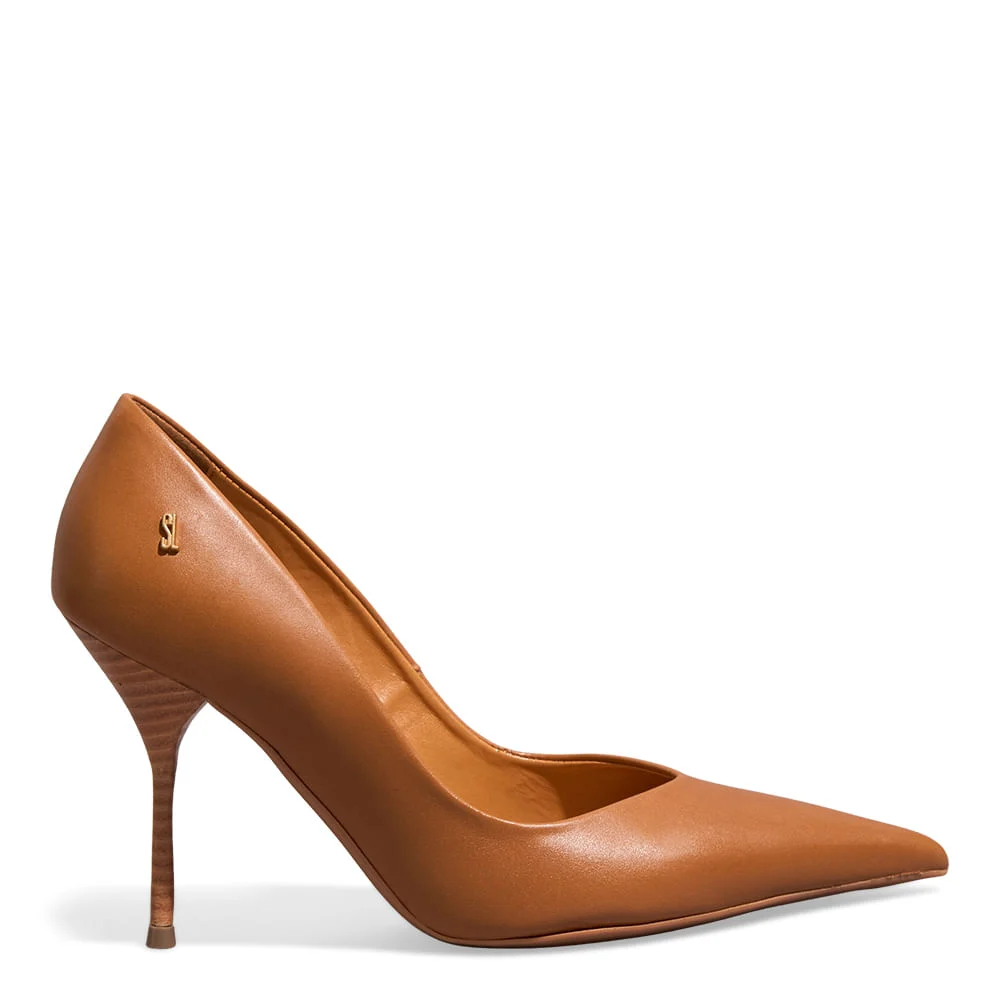 Scarpin One Couro Bico Fino Caramelo Salto Agulha - vista 2 de 4