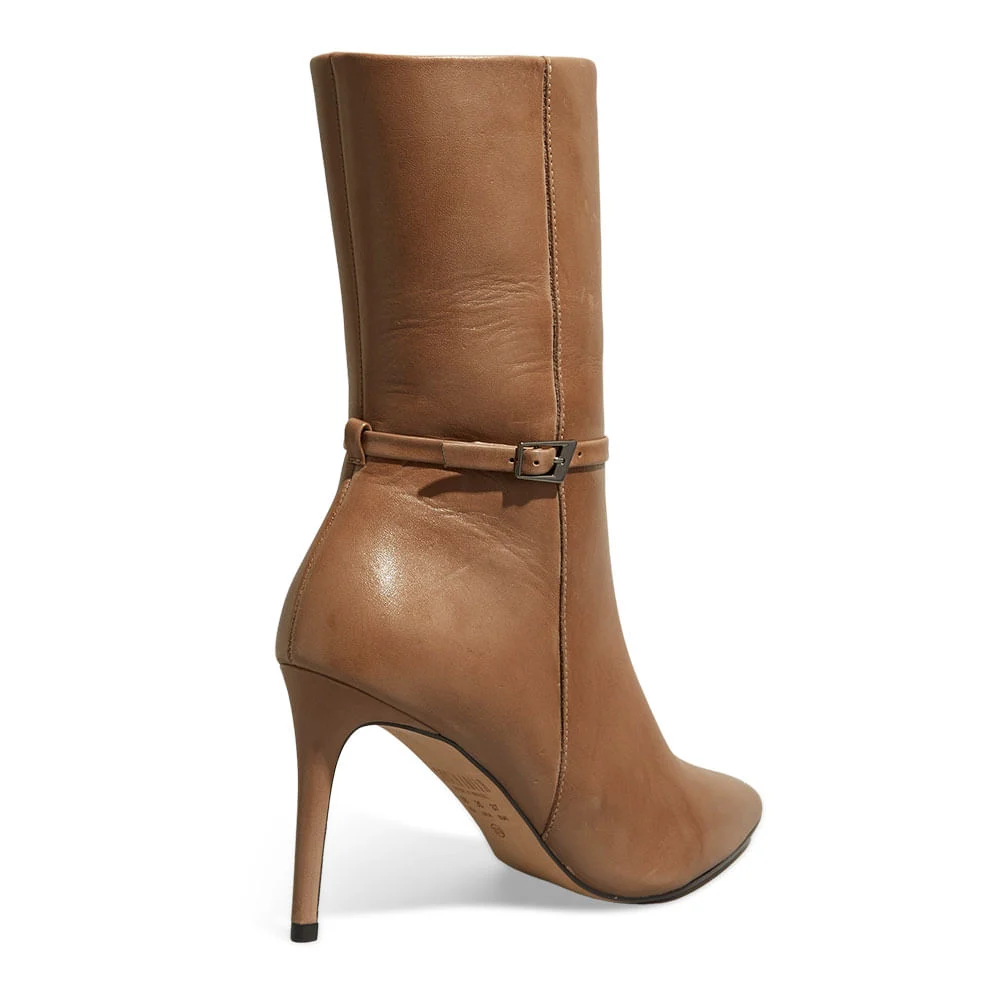 Bota Couro Nobre Soft Bege Cano Curto Salto Alto - vista 3 de 3