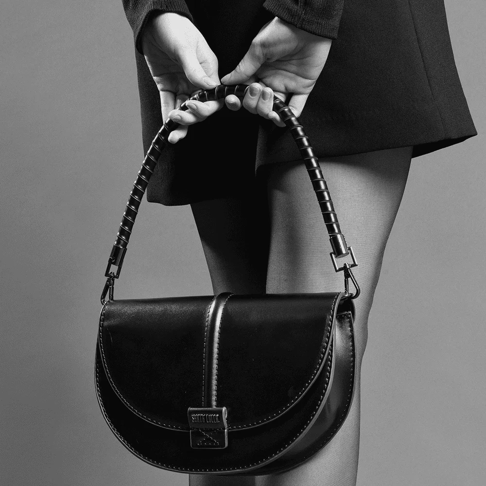 Bolsa Pequena Soft Preto E Branco Alça Dupla - vista 4 de 4