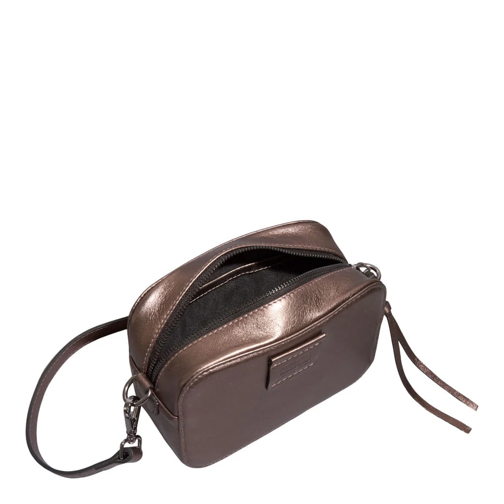 Bolsa Pequena Couro Metalizado Cinza Grafite Alça Transversal - vista 3 de 3