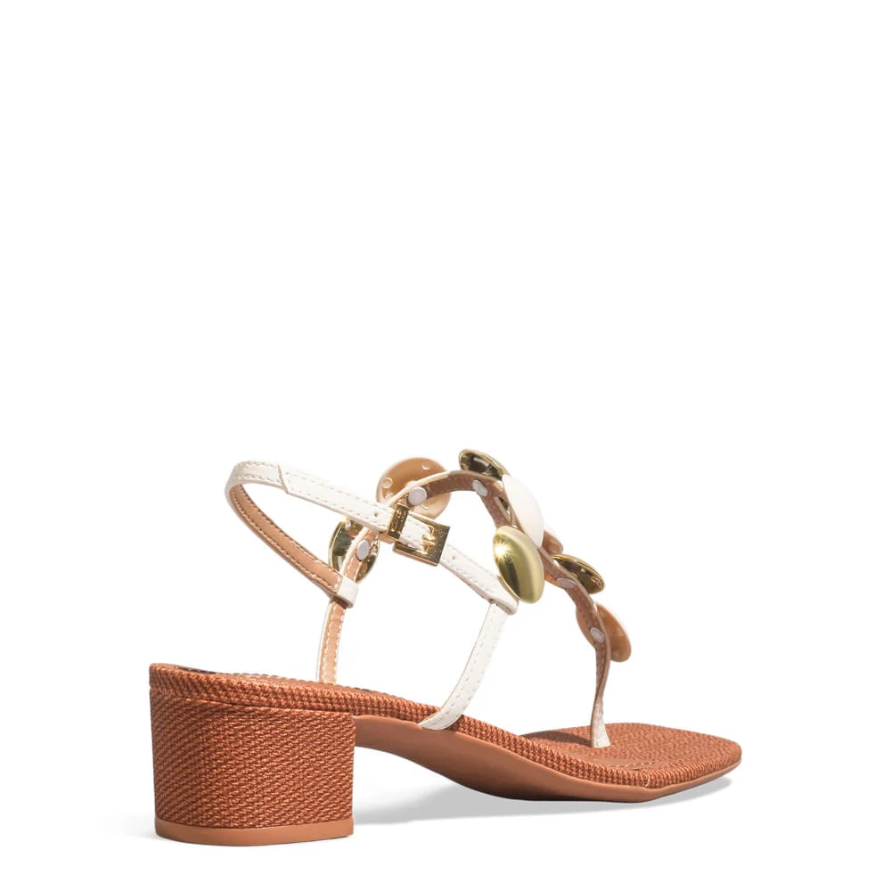 Sandália Verniz Off White Salto Grosso Tachas - vista 3 de 3