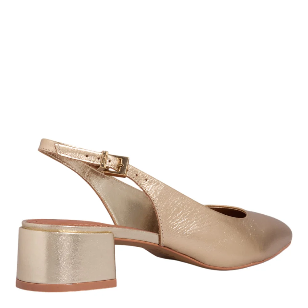 Scarpin Slingback Couro Metalizado Salto Bloco Dourado - vista 3 de 3