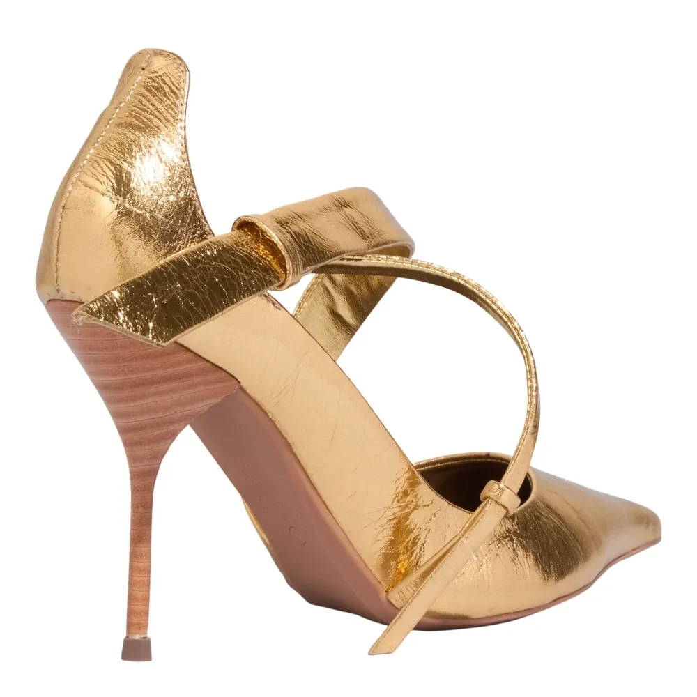Scarpin Couro Metalizado Dourado Bico Fino Salto Agulha - vista 5 de 5