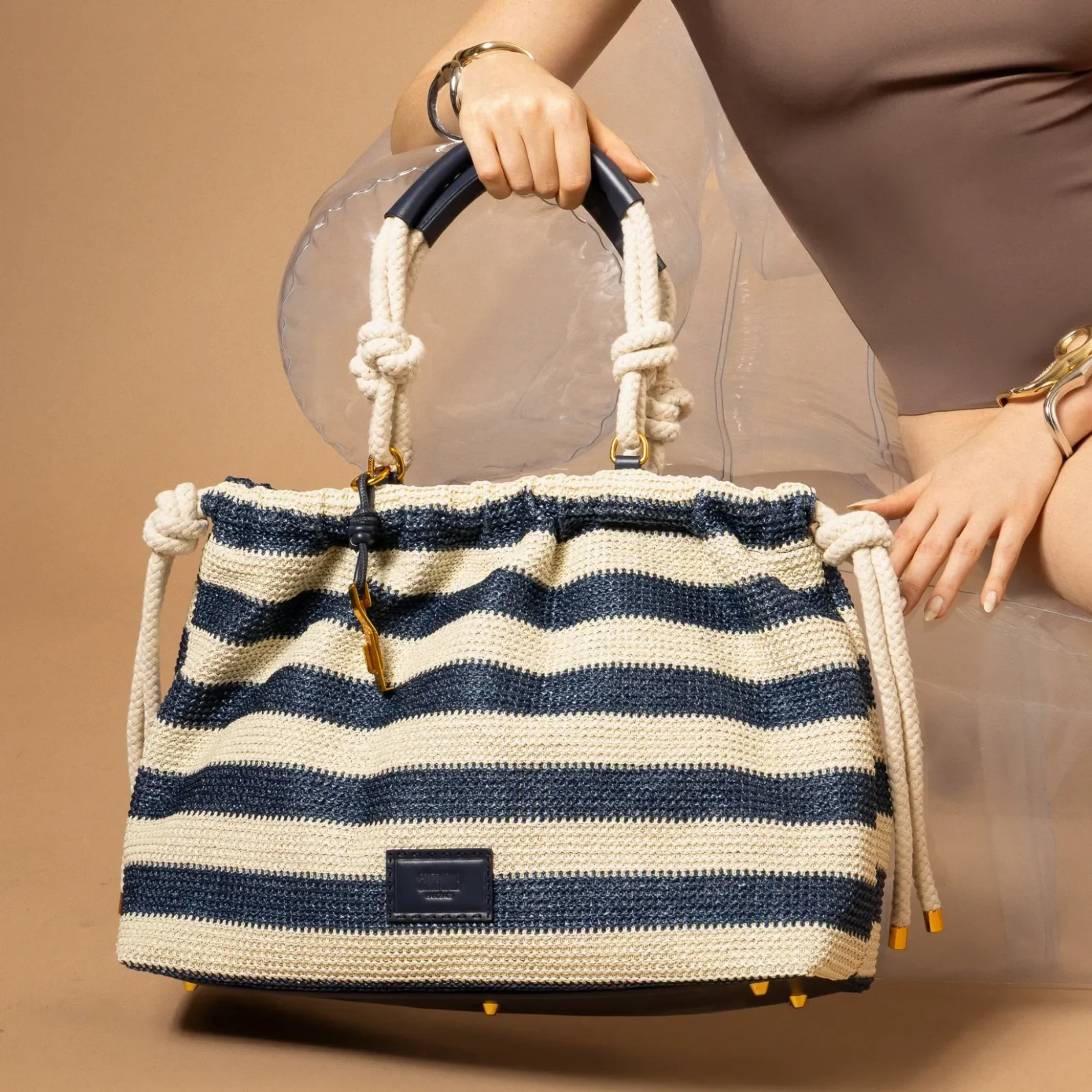 Bolsa Grande Tramado Alça De Ombro Listrada Azul e Branca - vista 7 de 7