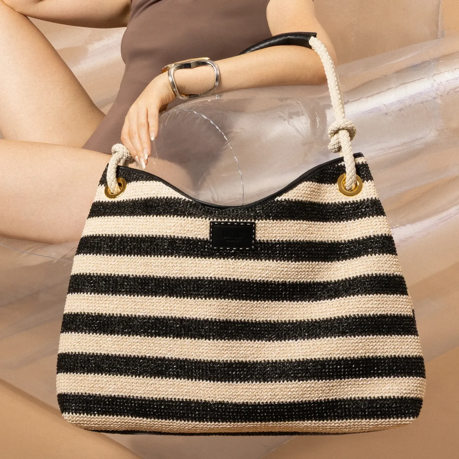 Bolsa Tramado Alça De Mão Listrada Preta a Branco - vista 9 de 9