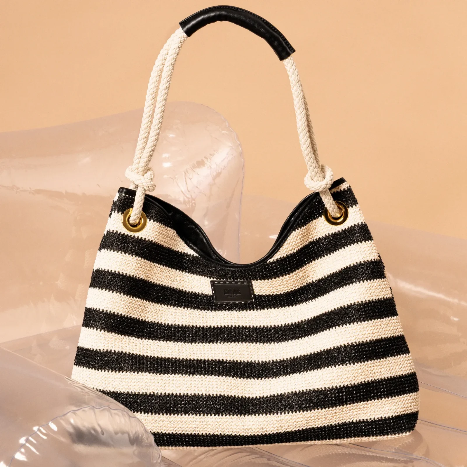 Bolsa Tramado Alça De Mão Listrada Preta a Branco - vista 8 de 9