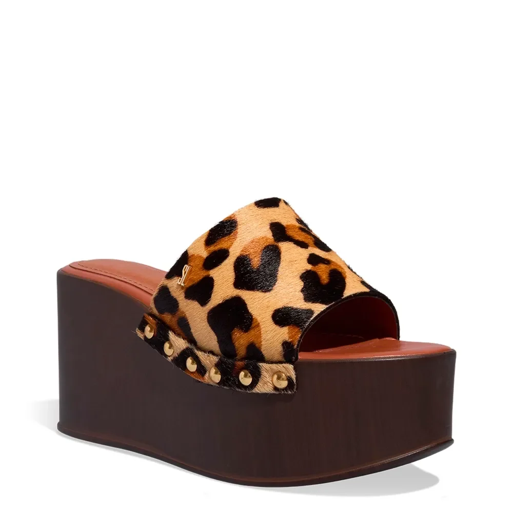 Tamanco Plataforma Couro Animal Print Onça - vista 4 de 5