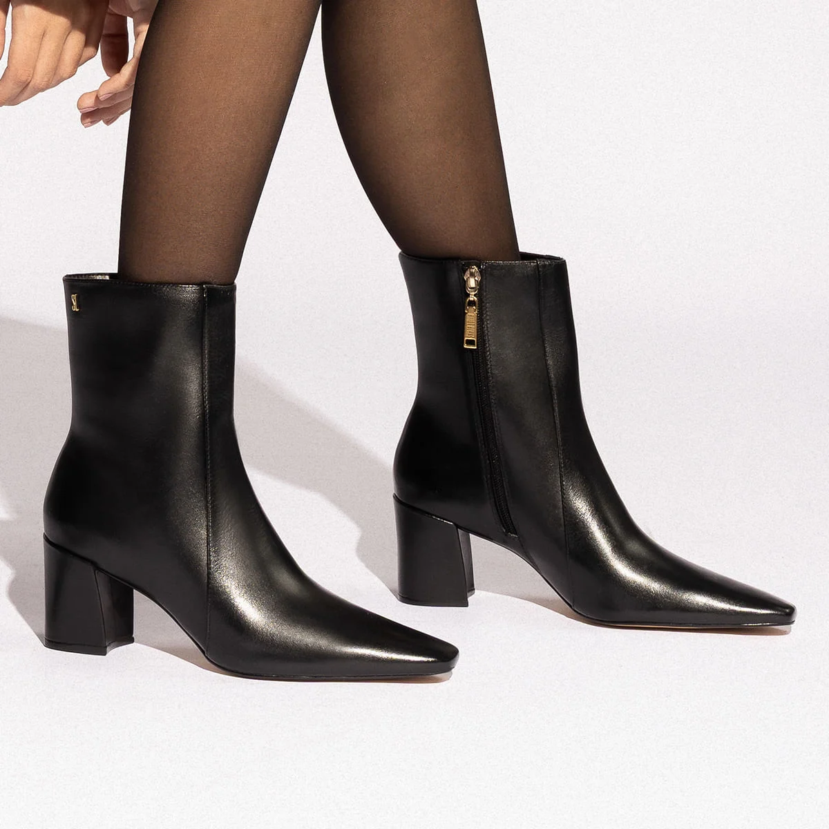 Bota Couro Cano Médio Preto Salto Bloco - vista 1 de 3
