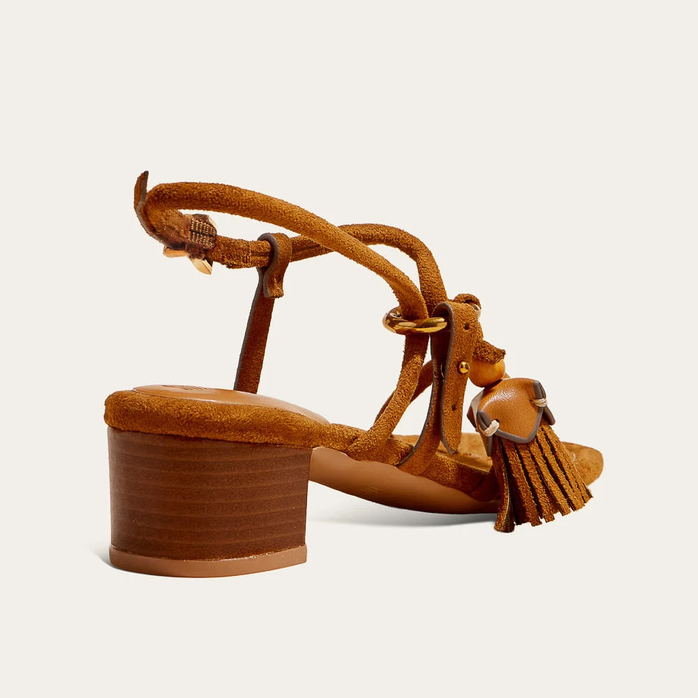 Sandália Suede Caramelo Salto Grosso Tassel - vista 2 de 3