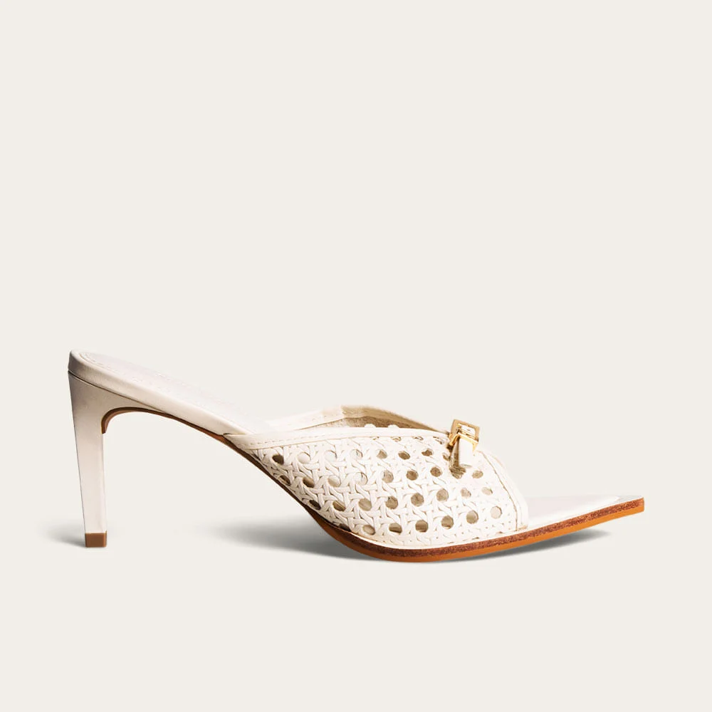 Tamanco Mule Couro Bico Folha Salto Fino Médio Off White - vista 1 de 4