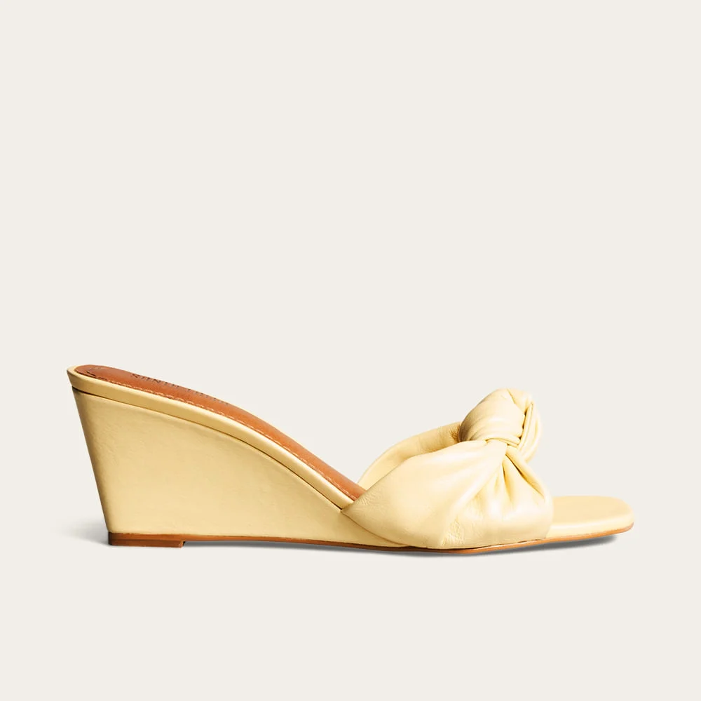 Tamanco Mule Anabela Couro Nobre Soft Bico Quadrado Amarelo Buttercream - vista 1 de 4