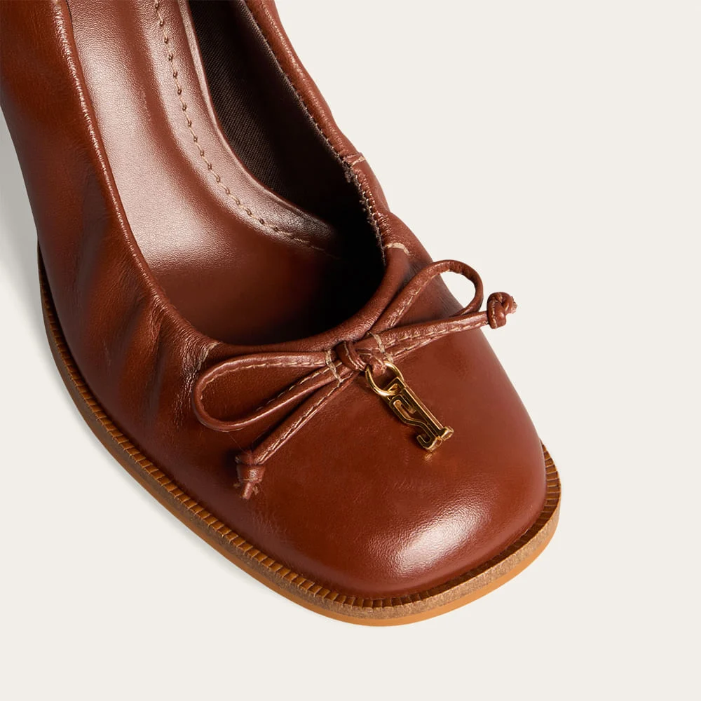 Scarpin Boneca Couro Nobre Soft Bico Quadrado Marrom Terracota - vista 3 de 4