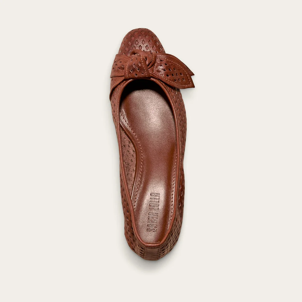 Scarpin Boneca Vazado Couro Soft Salto Grosso Marrom Terracota - vista 3 de 3