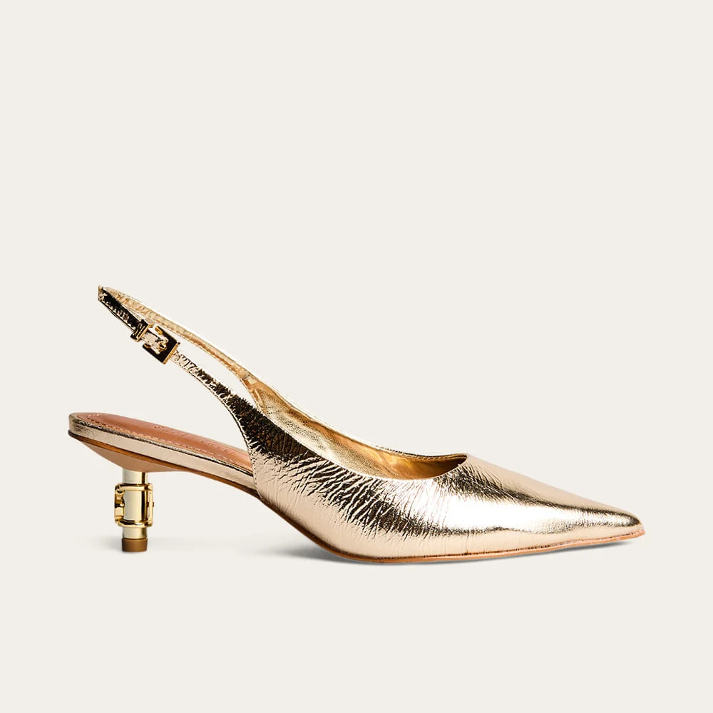 Scarpin Slingback Couro Metalizado Dourado Salto Baixo - vista 1 de 4