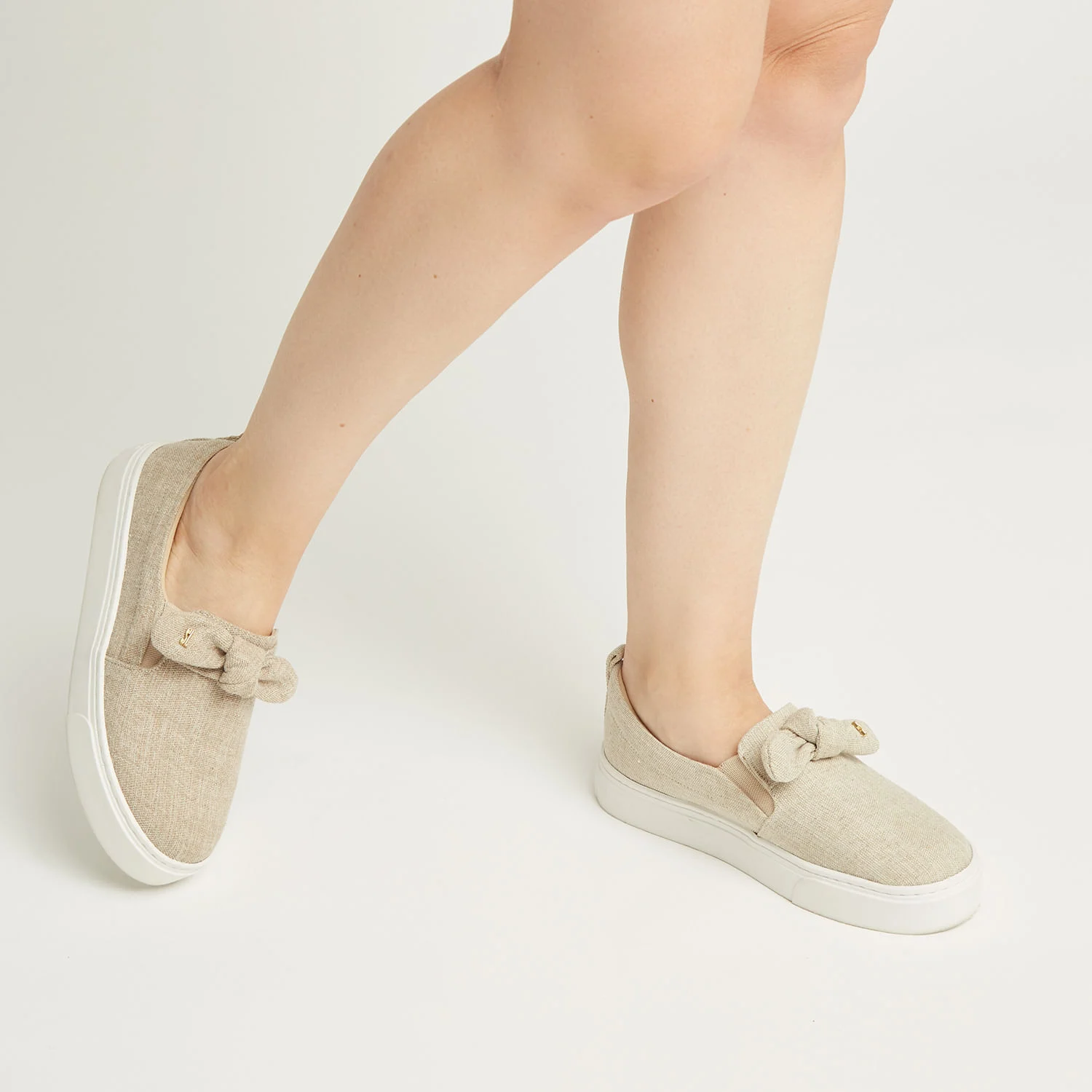 Tênis Slip On Laço Linho Bege - vista 2 de 4