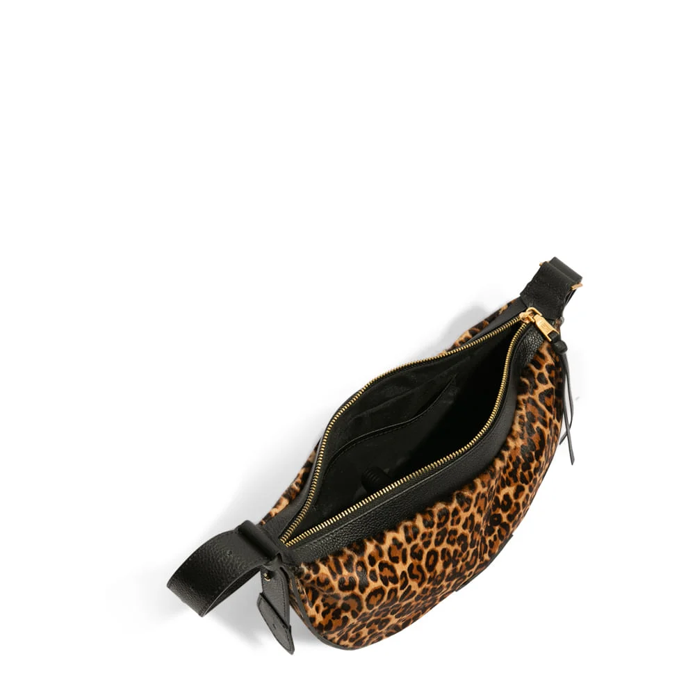 Bolsa Pequena Meia Lua Couro Animal Print Onça - vista 3 de 3